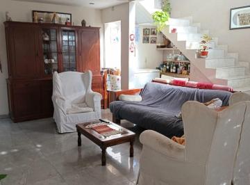 Casa · 140m² · 7 Ambientes · 1 Cochera · Venta Casa Cochera Quincho 156 m² Lanus Este