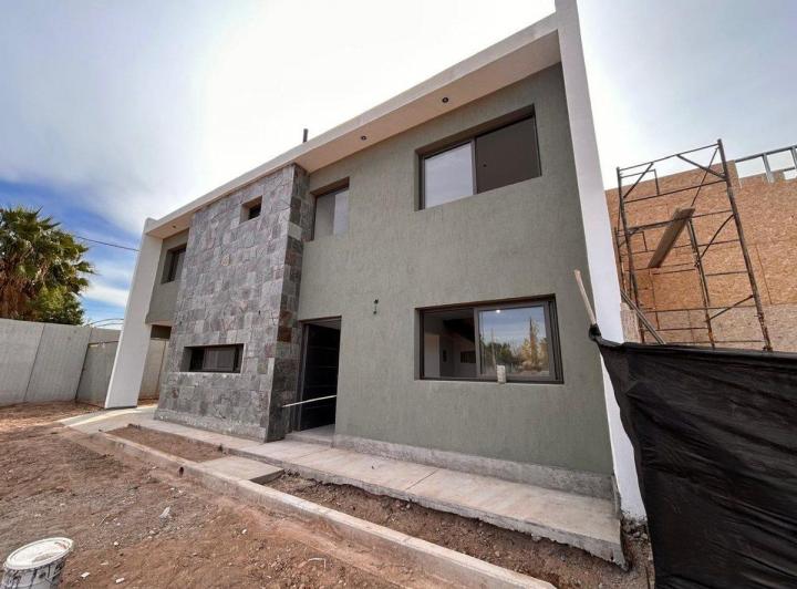Casa · 100m² · 4 Ambientes · 1 Cochera