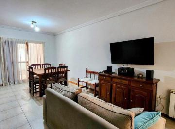 Casa · 72m² · 4 Ambientes · 1 Cochera · Casa en Venta en Los Hornos