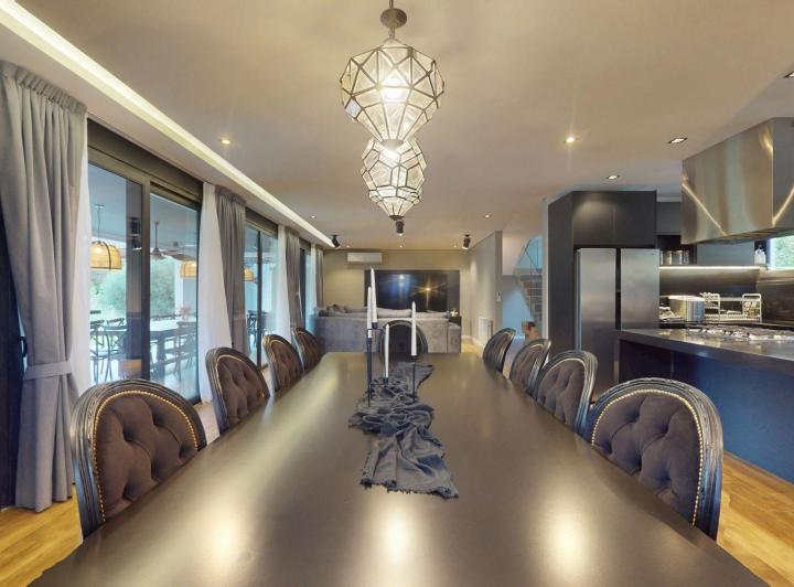 Casa · 200m² · 5 Ambientes · 2 Cocheras