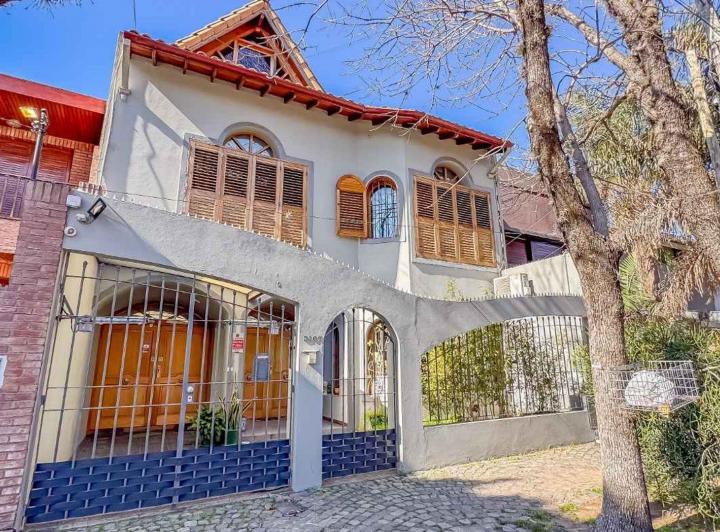 Casa · 340m² · 5 Ambientes · 2 Cocheras