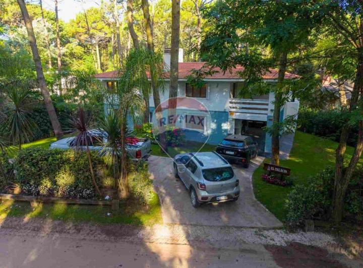 Casa · 220m² · 6 Ambientes · 2 Cocheras