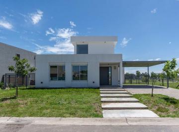 Casa · 163m² · 4 Ambientes · 3 Cocheras · Venta Casa 4 Amb Santa Lucía con Jardín y Parrilla