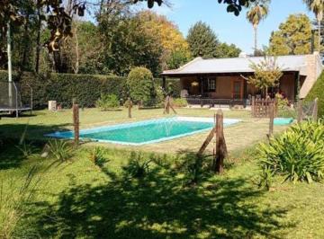 Quinta vacacional · 200m² · 2 Dormitorios · 2 Cocheras · Venta Excelente Quinta con Pileta Hermosa Zona