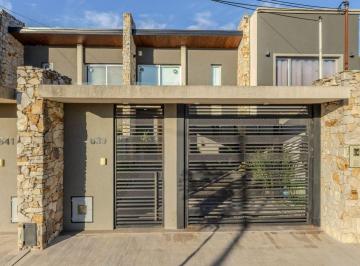 Casa · 137m² · 4 Ambientes · 1 Cochera · Venta Casa 4 Ambientes Jardin en Cañuelas