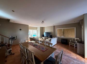 Casa · 200m² · 6 Ambientes · 3 Cocheras · Venta Casa con Cochera Tablada