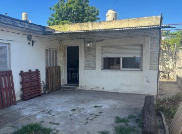Casa · 97m² · 3 Ambientes · 1 Cochera · Venta Casa 4 Ambientes en Moron a Refaccionar