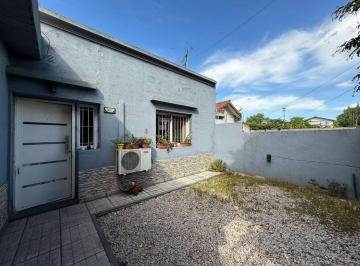 Casa · 126m² · 3 Ambientes · Venta Casa 3 Amb con Jardín - Castelar