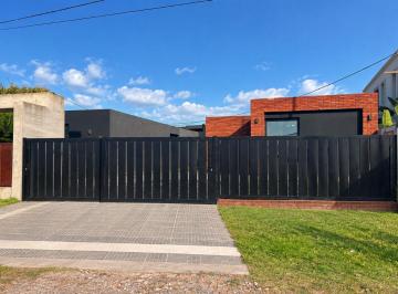 Casa · 134m² · 5 Ambientes · 1 Cochera · Casa en Venta El Quimilar Tres Dorm. Pileta