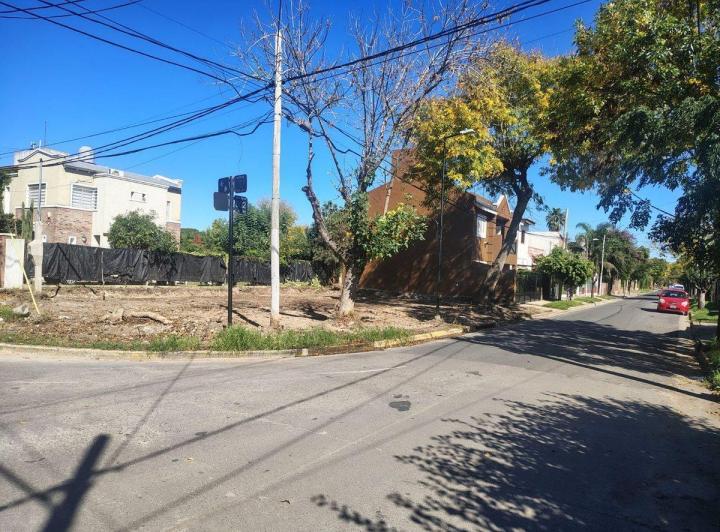 Terreno · 241m²