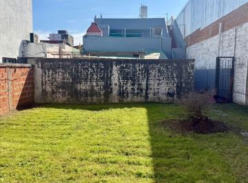 PH · 77m² · 3 Ambientes · Venta PH de 3 Ambs. Fdo Libre. Apto Cred. Lanús O.