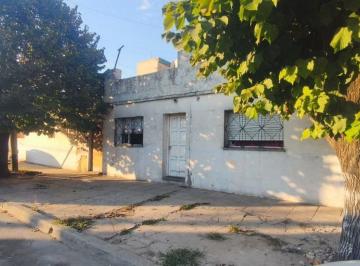 Casa · 66m² · 3 Ambientes · Casa 3amb/ Multifamiliar Esquina a Reciclar Venta