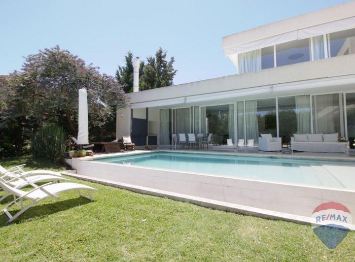 Casa · 331m² · 5 Ambientes · 4 Cocheras