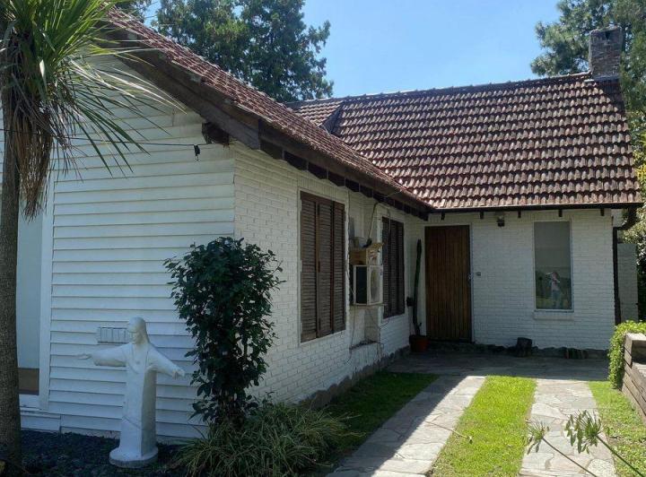 Casa · 80m² · 4 Ambientes · 2 Cocheras