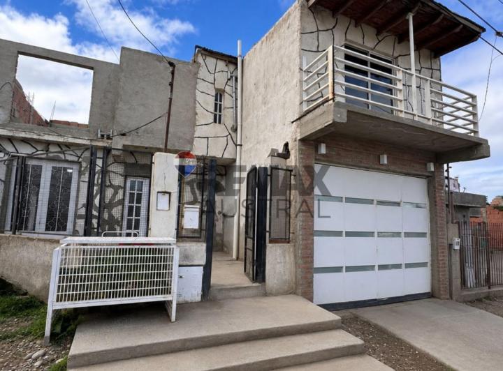 Casa · 217m² · 4 Ambientes · 1 Cochera