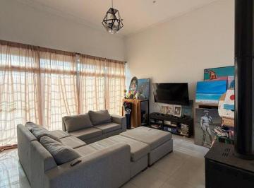 Casa · 137m² · 4 Ambientes · 2 Cocheras · Se Vende Casa en Santo Tomé