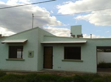 Casa · 100m² · 4 Ambientes · 1 Cochera · Casa en Excelente Zona Apta Crédito