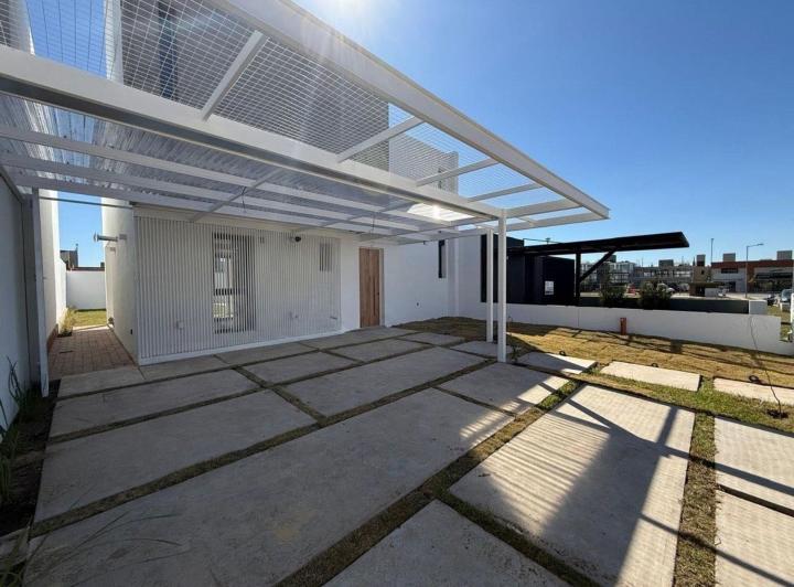 Casa · 129m² · 4 Ambientes · 2 Cocheras