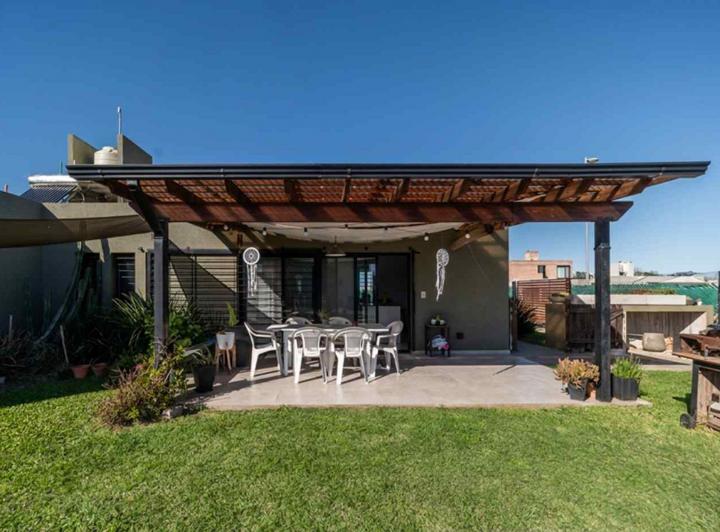 Casa · 86m² · 3 Ambientes · 2 Cocheras