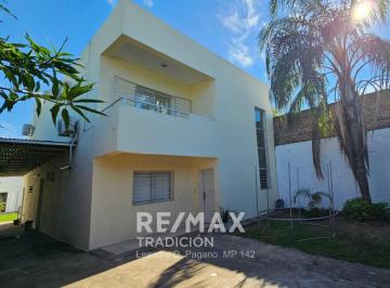 Casa · 182m² · 6 Ambientes · 2 Cocheras · Casa con Salon Comercial en Venta - Barranqueras