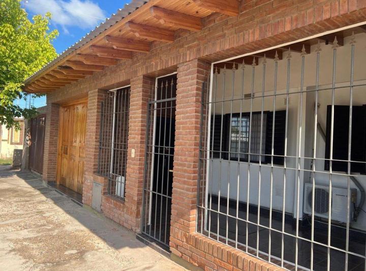 Casa · 205m² · 5 Ambientes · 2 Cocheras