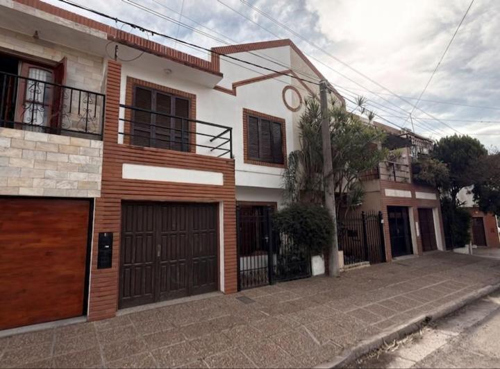 Casa · 90m² · 4 Ambientes · 1 Cochera