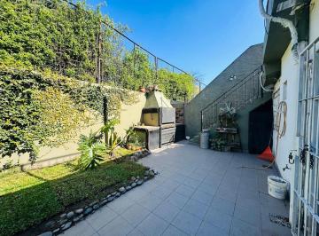 Casa · 121m² · 5 Ambientes · 2 Cocheras · Excelente Casa 5 Amb C/ Cochera, Terraza, patio.