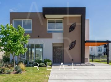 Casa · 165m² · 4 Ambientes · 1 Cochera · Casa en Venta 4 Ambientes en San Felipe, Canning
