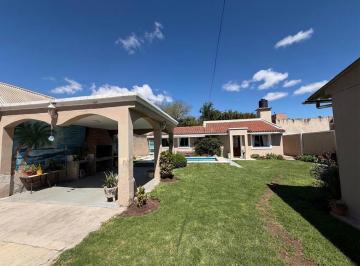 Casa · 150m² · 6 Ambientes · 1 Cochera · Venta Casa Villa Allende, Barrio Lomas Este. Una Planta. 3 Dorm
