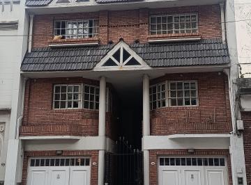 Casa de 5 ambientes, Flores · Casa Triplex Zona Plaza Misericordia. Dueño Directo Alquila