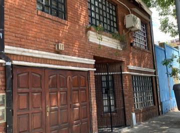 Casa · 175m² · 4 Ambientes · 1 Cochera · Venta de Casa de 5 Amb y Habbitacion de Servicio en Tres Plantas
