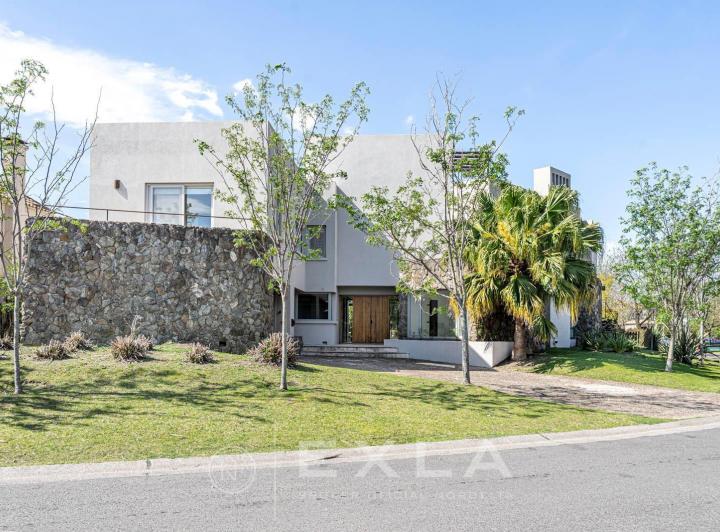 Casa · 435m² · 9 Ambientes