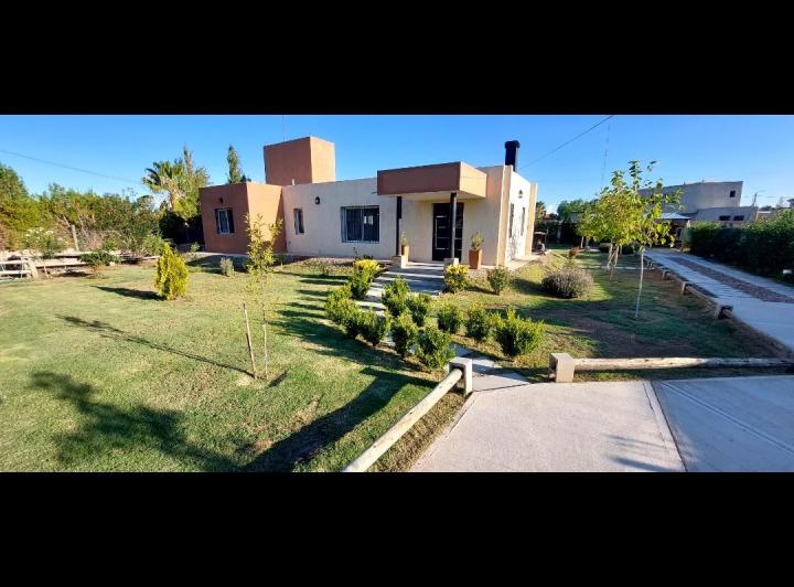 Casa · 150m² · 6 Ambientes · 2 Cocheras
