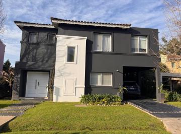 Casa · 200m² · 5 Ambientes · 2 Cocheras · Casa en Pilar - Barrio Privado