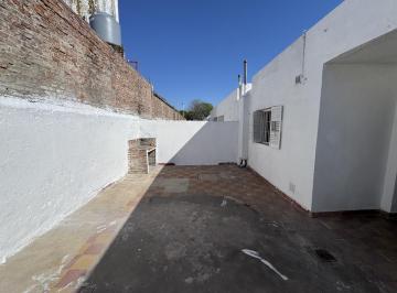 Casa · 70m² · 4 Ambientes · Alquiler 2 Dormotorios con Patio