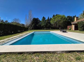 Casa · 343m² · 4 Dormitorios · 2 Cocheras · Casa en Alquiler en Quintas del Sol