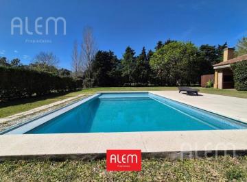 Casa · 343m² · 3 Dormitorios · 2 Cocheras · Casa en Alquiler en Quintas del Sol, Ezeiza