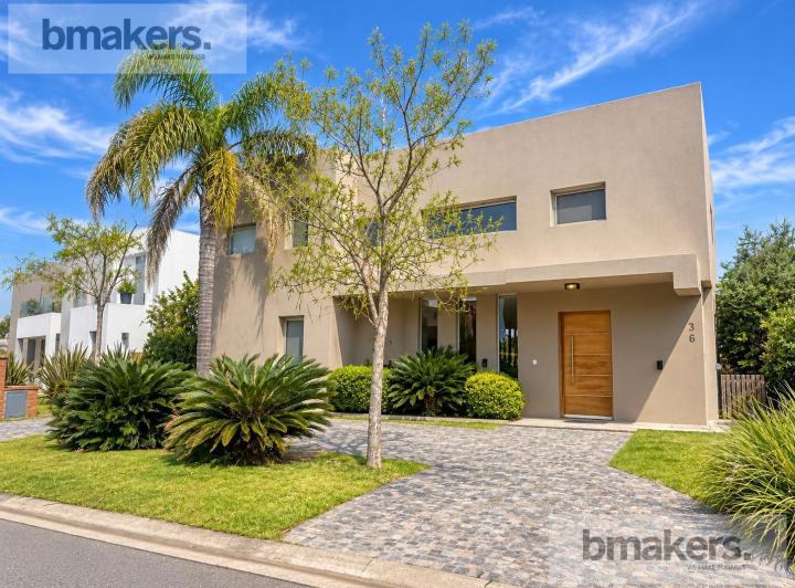 Casa · 200m² · 5 Ambientes · 1 Cochera