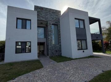 Casa · 800m² · 5 Ambientes · 2 Cocheras · Casa en Don Joaquín
