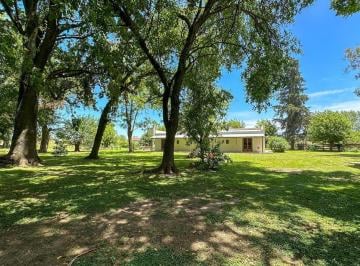 Casa · 371m² · 10 Ambientes · 2 Cocheras · Chacra en Venta de 1,7ha en Villa Ruiz