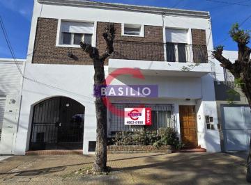 Casa · 212m² · 4 Ambientes · 1 Cochera · Venta | Casa Multifamiliar con Gran Fondo y Cochera Pasante – Carapachay