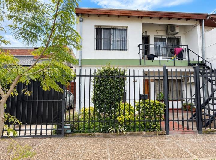 Casa · 160m² · 5 Ambientes · 2 Cocheras