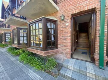 Casa · 85m² · 4 Ambientes · 1 Cochera · Venta y Alquiler Temporario - Triplex en Excelente Ubicación!