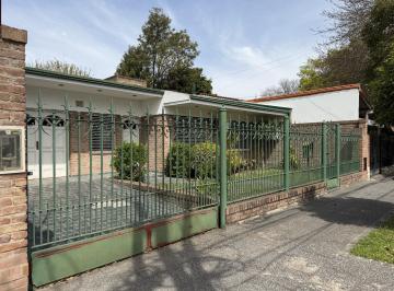 Casa · 188m² · 4 Ambientes · 4 Cocheras · Venta Casa con Jardin en Adrogue