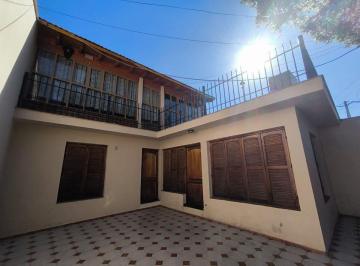 Casa · 212m² · 6 Ambientes · 6 Cocheras · Alquiler Comercial Gran Casa Maipu Centro