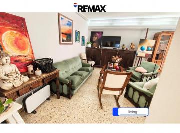 PH · 113m² · 4 Ambientes · Venta PH 4 Amb con Terraza y Balcón en Banfield