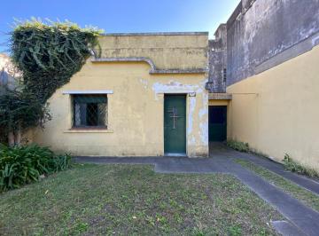 Casa · 129m² · 3 Dormitorios · 1 Cochera · Casa de 3 Ambientes en Venta, Ituzaingó Sur.