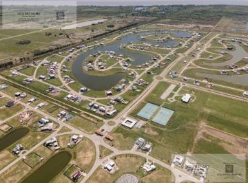 Terreno · 698m² · Lote en Venta en Villalobos, Pueblos del Plata, Hudson - Anticipo Usd 42.000 Más Cuotas
