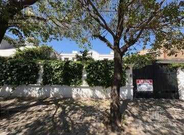 Casa · 277m² · 7 Ambientes · 2 Cocheras · Venta Casa - Apto Credito – 3 Dorm. - Poeta Lugones