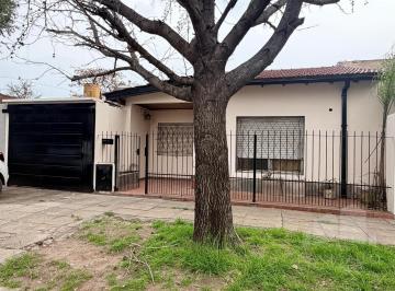 Casa · 95m² · 4 Ambientes · 1 Cochera · Alquiler Casa 4 Ambientes Ituzaingo Norte